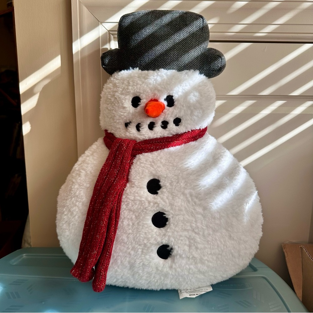NWOT NOVOGRATZ Sherpa Snowman Pillow with Red Scarf and Black/Gray Top Hat